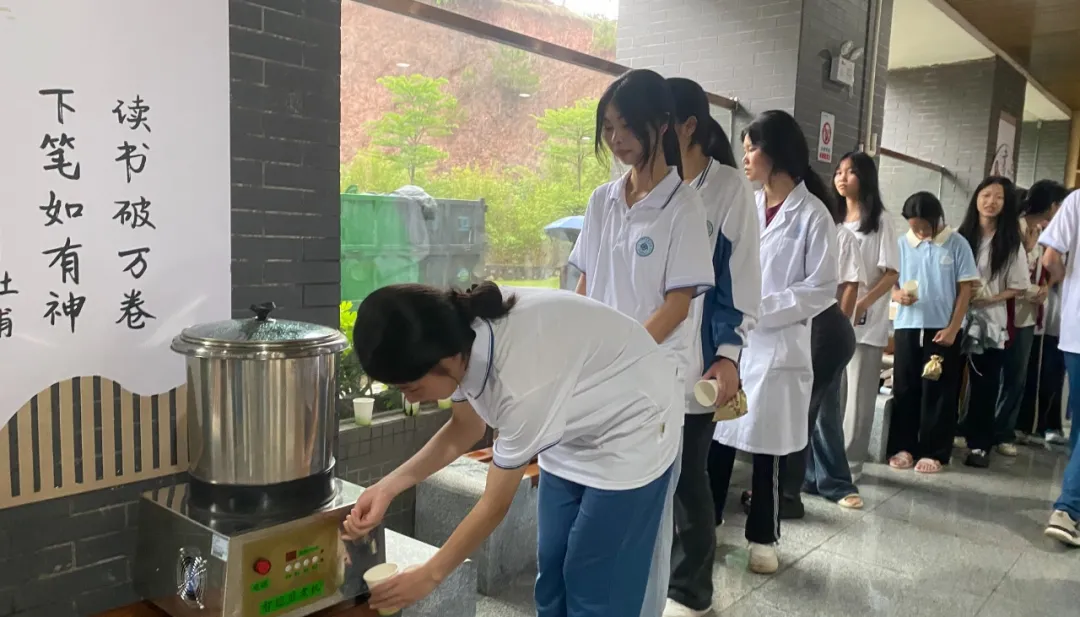 職業(yè)教育活動周系列活動（二）——我?！耙患荚谑?，一生無憂”職業(yè)教育活動周現(xiàn)場展示(圖3)