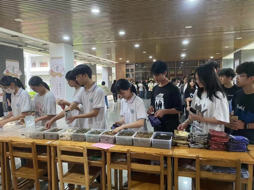 職業(yè)教育活動周系列活動（二）——我?！耙患荚谑郑簧鸁o憂”職業(yè)教育活動周現(xiàn)場展示(圖1)