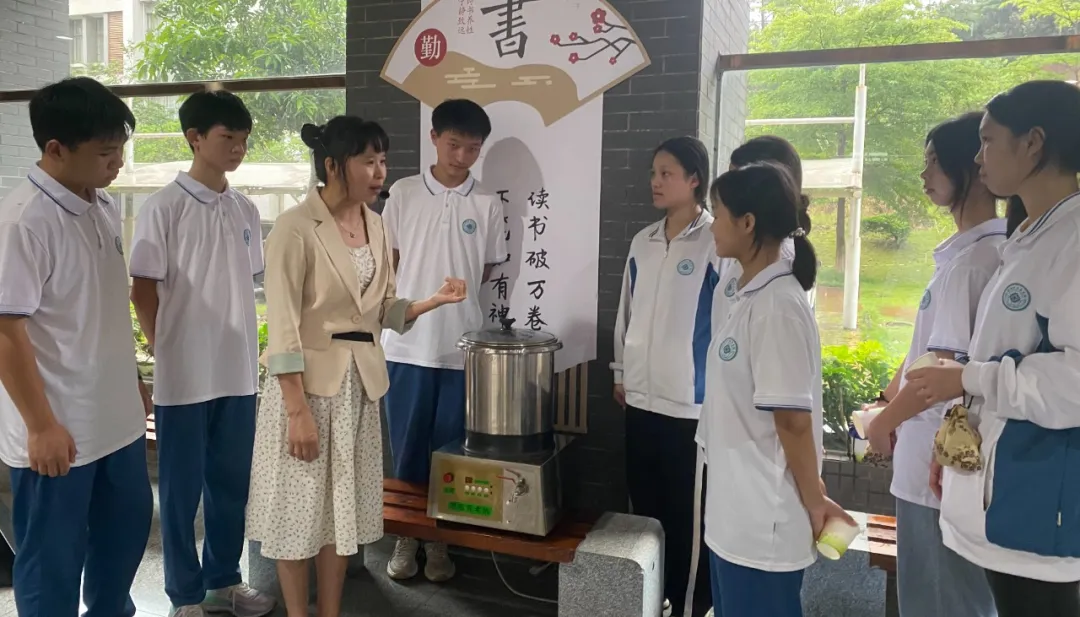 職業(yè)教育活動周系列活動（二）——我校“一技在手，一生無憂”職業(yè)教育活動周現(xiàn)場展示(圖4)