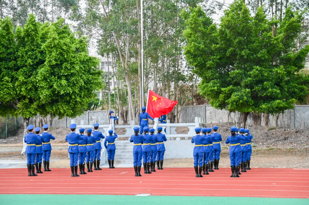 在教育強國的征途上，書寫青春華章——我校舉行2025年春季開學(xué)升旗儀式暨校長思政第一課(圖1)